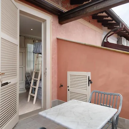 Red In Dei Marmi Holiday home