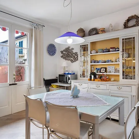 Red In Dei Marmi Holiday home